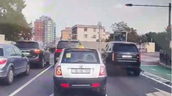 22-UU-222 nömrəli RANGE ROVER-lə kobud qayda pozdu  - VİDEO
