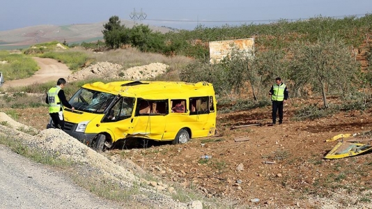 Məktəbli avtobusu aşıb, 30 şagird yaralanıb