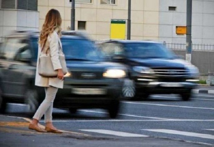 Bakıda avtomobil 32 yaşlı qadını vurub