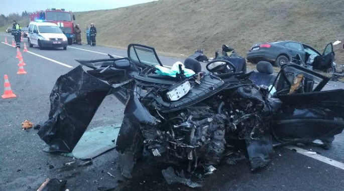 İki avtomobil toqquşdu: 4 ölü, 5 yaralı