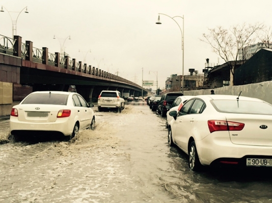 Yol polisi yağışın yollardakı fəsadlarından danışdı