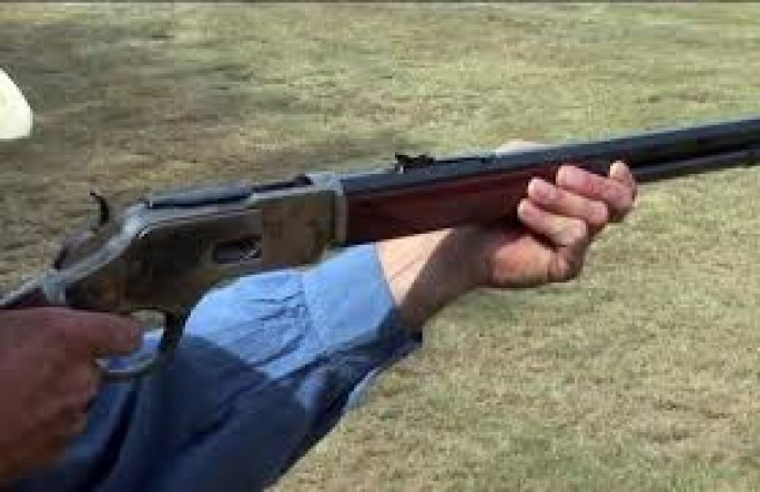 Maşın bazarında atışma: 4 yaralı - FOTO