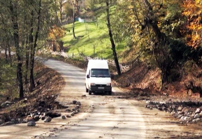 Dağ uçdu, qaya parçaları yeni çəkilən yolu bağladı - ASTARADA