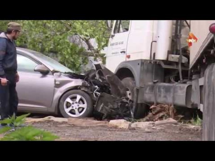 Yük maşını evə çırpıldı - VİDEO