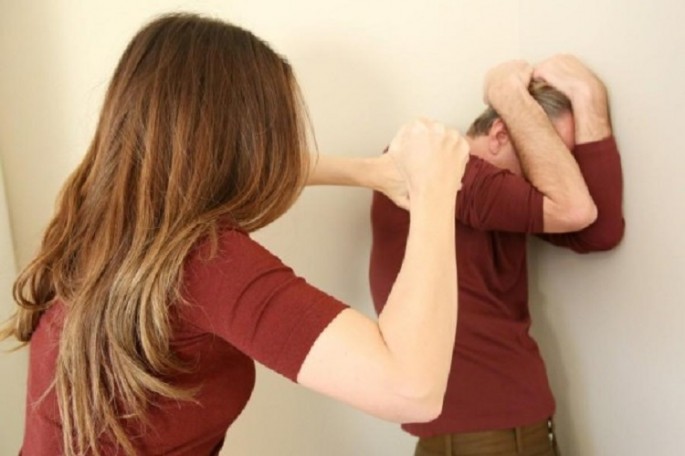 Bakıda ana qızları ilə birləşib ərini və oğlunu döyüb