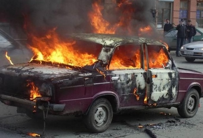 Minik avtomobili yandı - Abşeronda
