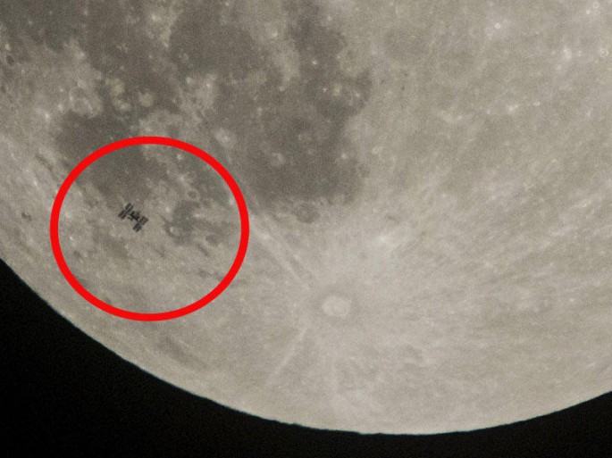 Çinin kosmik gəmisi Ayın görünməyən səthinə enib - FOTO