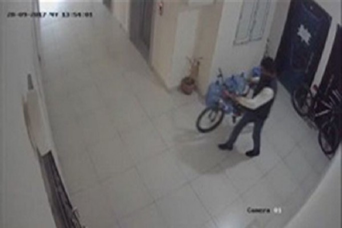 Bakıda velosiped oğurluğu kameraya düşdü – FOTO