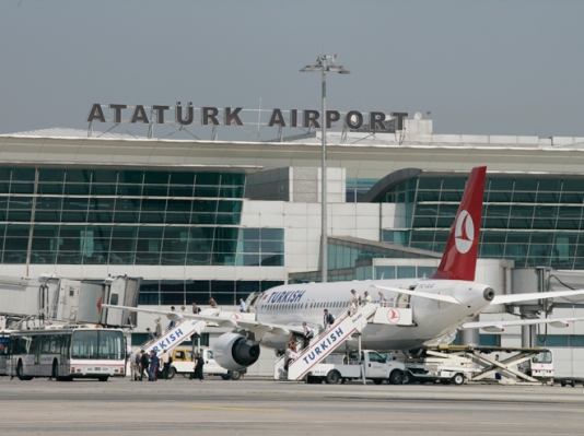 Aeroport terror təhlükəsindən bağlandı - İstanbulda