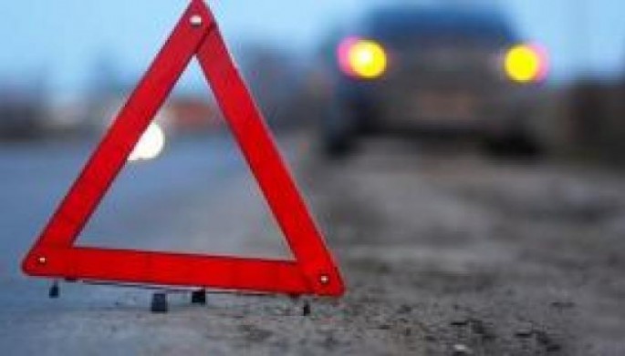 Goranboyda avtomobil maneəyə çırpıldı: yaralılar var