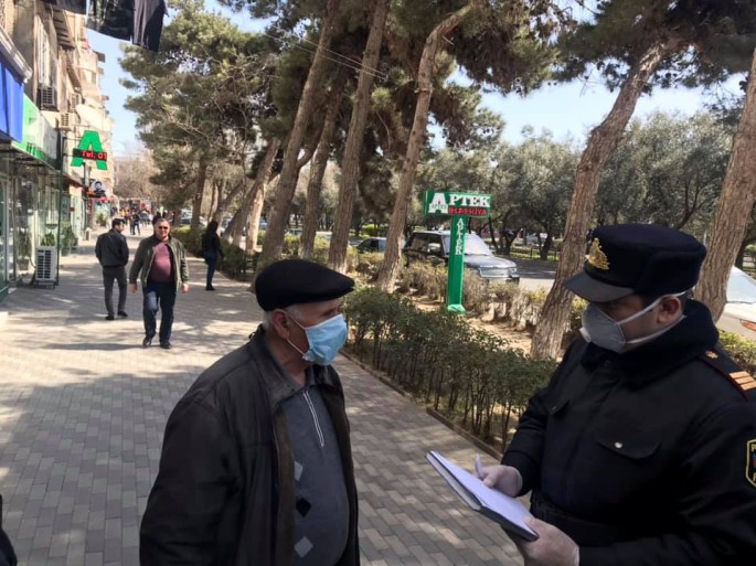 Bakıda polis karantin rejimini pozanları cərimələməyə başladı - FOTO