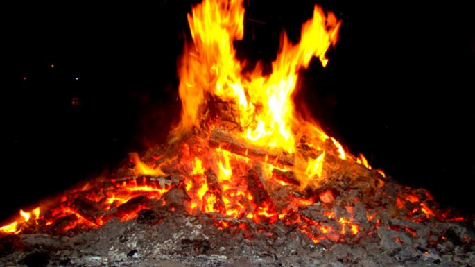 Novruz tonqalında bədbəxt hadisə: 11 yaşlı uşaq xəsarət alıb