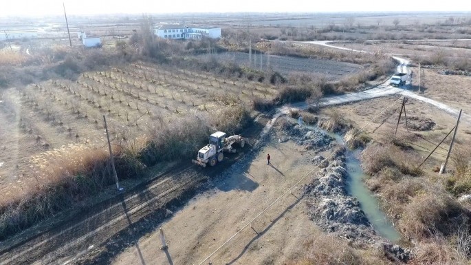 Ucarda üç kəndin yolları yenidən qurulur - FOTO