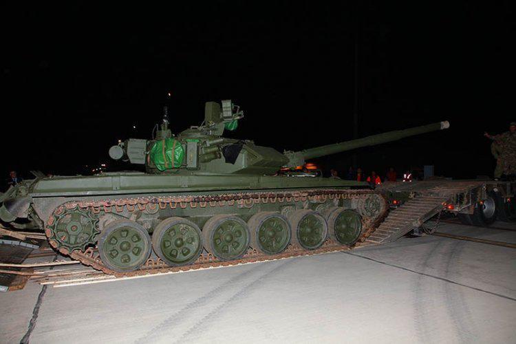 Ruslar ermənilərə tank bağışladı - FOTOLAR