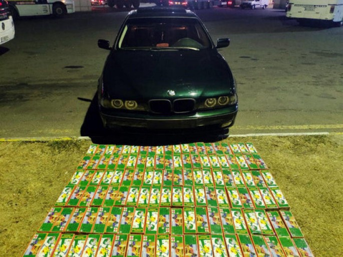 "BMW”dən qanunsuz pirotexniki vasitələr aşkarlandı - FOTO