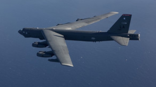 "B-52" bombardmançısının mühərriki uçuş zamanı düşdü