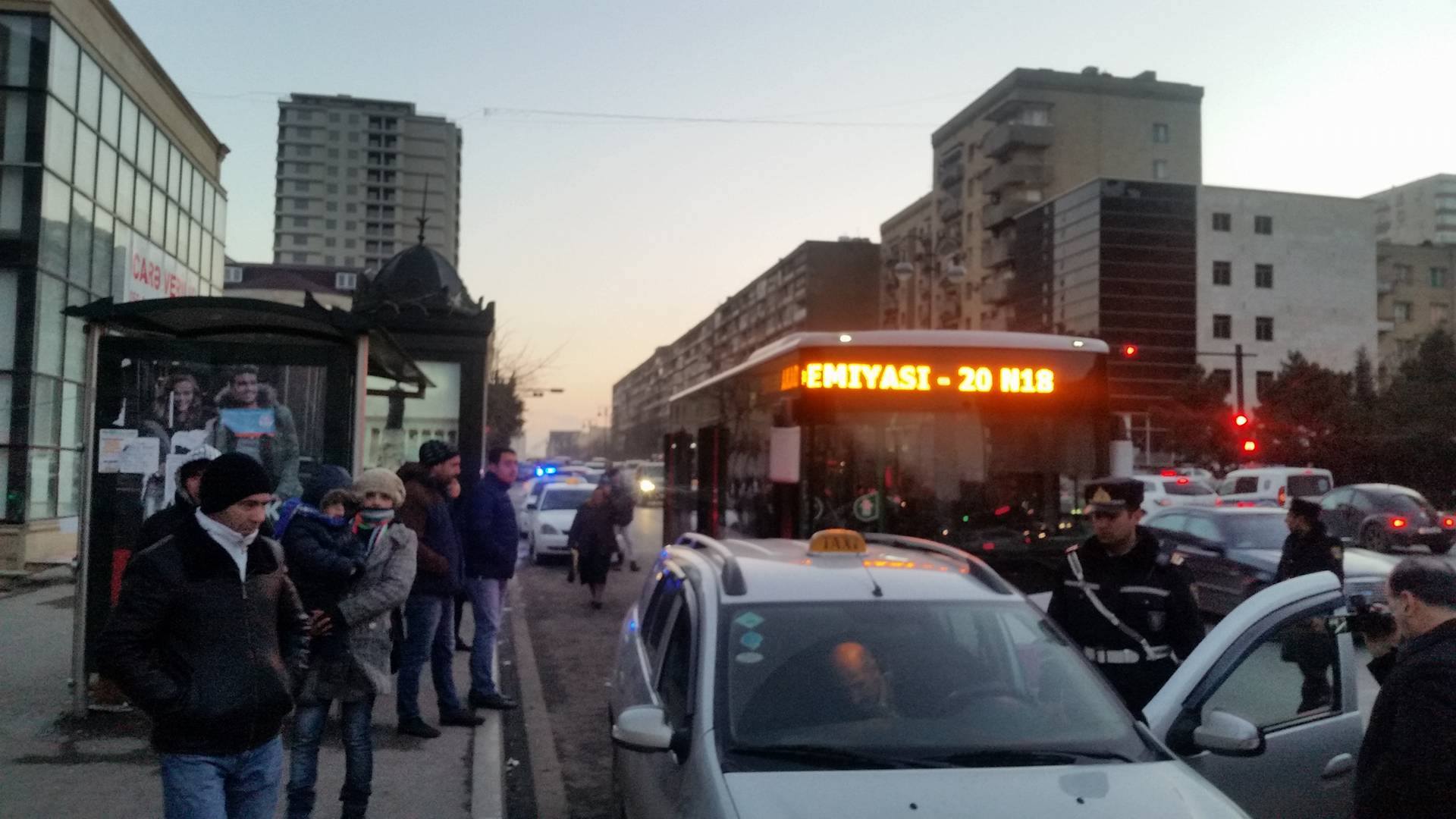 Bakının bitib-tükənməyən avtobus-taksi dərdi – Reyddən FOTOLAR