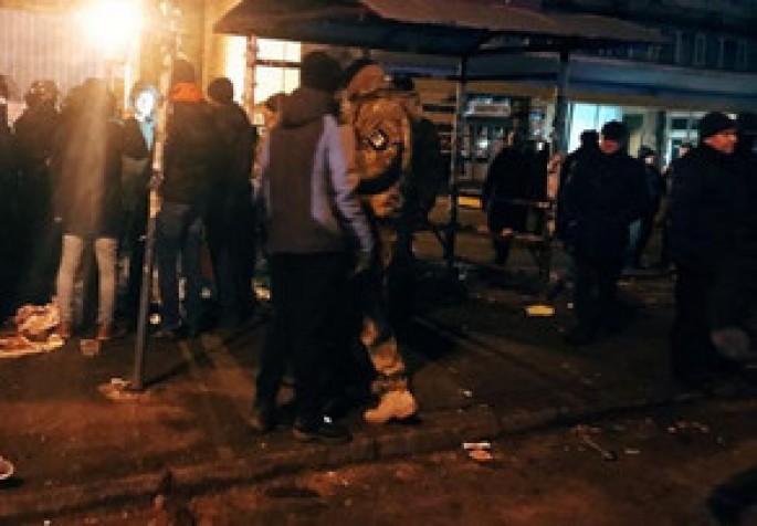 Metrodan çıxan kişi özünü bıçaqladı - Bakıda