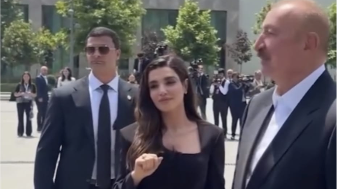 Şuşa Media Forumunda Prezidentin yanında diqqətçəkən xanım kimdir? - FOTOLAR 