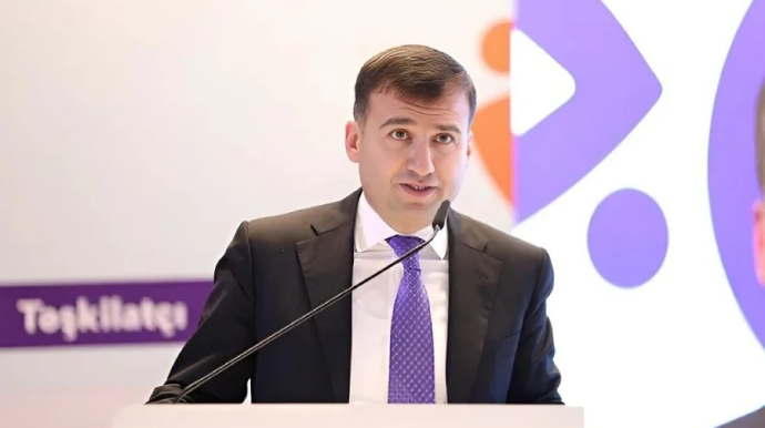 Yeni sədr özünə müşavir təyin etdi - FOTO