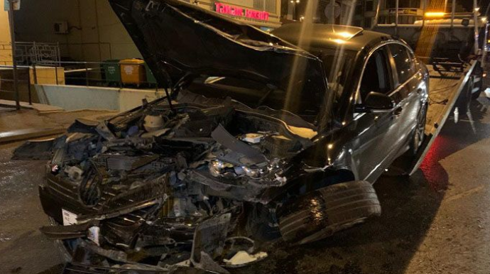 Avtomobil dayanacaqdakı avtobusa çırpılıb - FOTO 