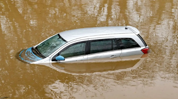 Saatlıda maşın kanala aşdı, xəsarət alan var 