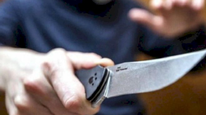 Arvadına mesaj göndərən dəmirçini bıçaqladı - Binədəki insidentin TƏFƏRRÜATI 