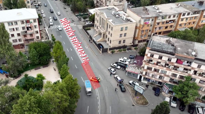 Скрытый знак и неправильная разметка усугубляют дорожные проблемы на одной из улиц в Баку - ВИДЕО