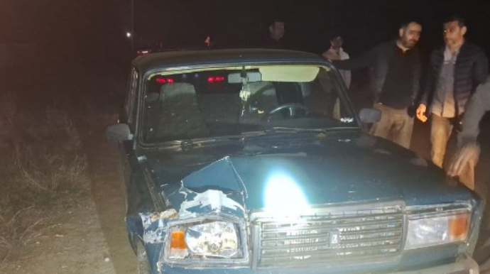 Yevlaxda "VAZ" traktorla toqquşdu - Xəsarət alanlar var - FOTO