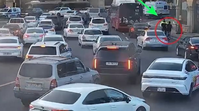 Дорожная полиция спасла скутериста от аварии - ВИДЕО 