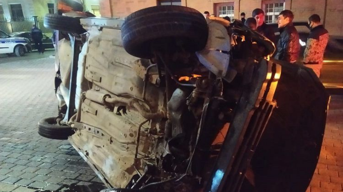 Gəncədə baş verən qəzada sürücü xəsarət alıb  - FOTO