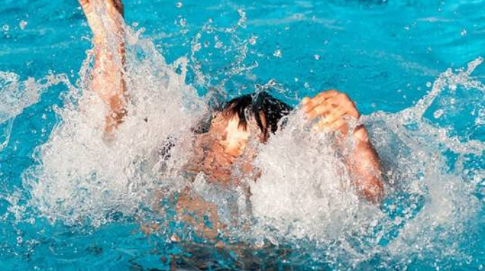 Şəkil çəkdirərkən bir ailədən üç uşaq suda boğularaq öldü - CƏLİLABADDA FACİƏ 