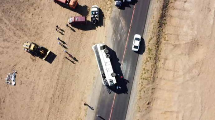 “Kamaz”dan düşən təkər reys avtobusuna çırpıldı;  17 nəfər xəsarət alıb - FOTO 