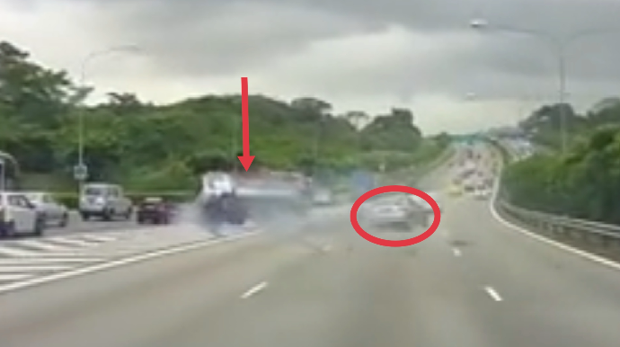 Yüksək sürətlə yük maşınına çırpılıb ağır qəza törətdi - VİDEO