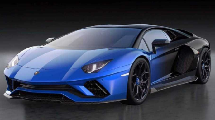 Sonuncu "Lamborghini Aventador" kupesi 1,6 milyon dollara satılıb 