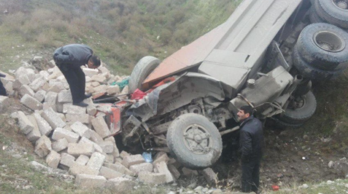Xocavənddə “KamAZ”  dərəyə aşıb, ölən var