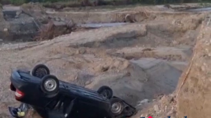 Şabranda maşın aşdı - VİDEO