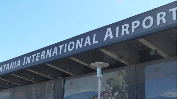 Vulkanın aktivləşməsinə görə onlarla uçuş ləğv edilib 