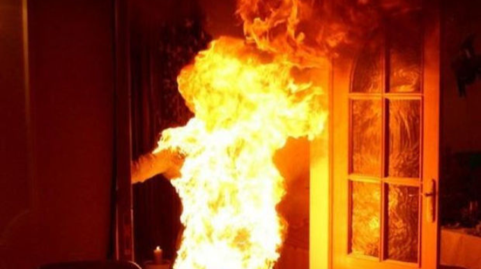 Azərbaycanda 44 yaşlı kişi üzərinə benzin tökərək yandırdı 