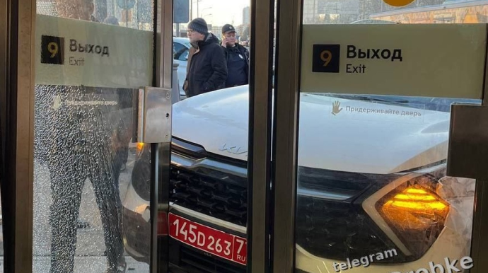 Moskvada Azərbaycan səfirliyinin avtomobili qəzaya düşüb 