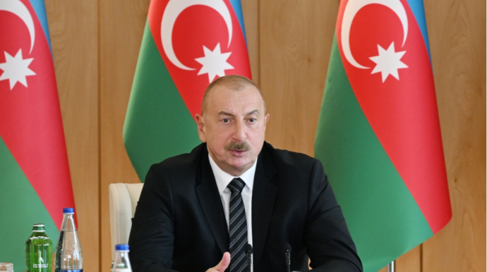 Prezident: "Azərbaycan müasir dəmir və avtomobil yolları infrastrukturuna böyük sərmayələr yatırır" 