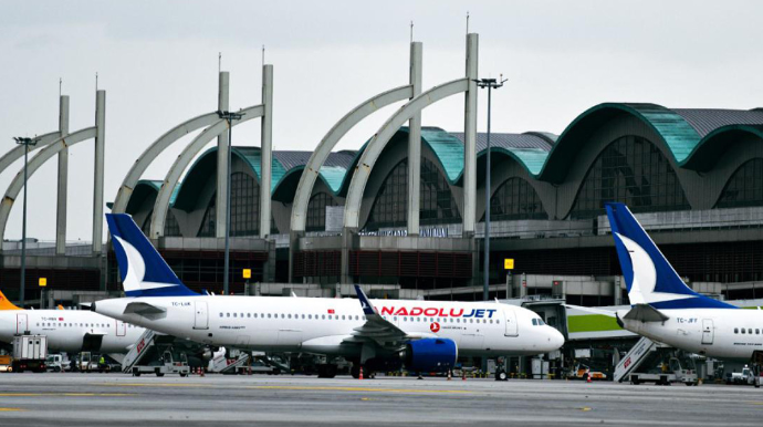 Zəlzələylə əlaqədar hava limanında uçuşlara fasilə verildi 