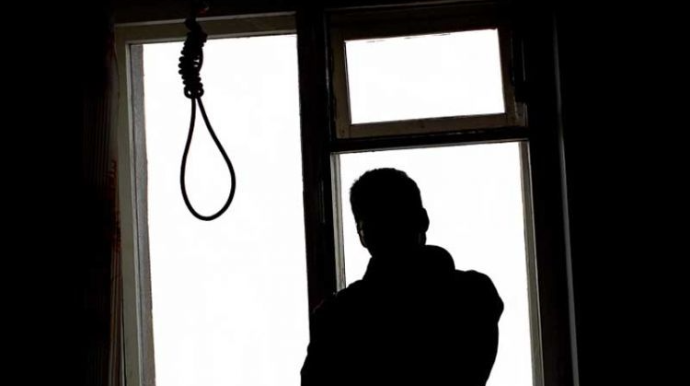 Gənc oğlan kirayədə qaldığı evdə özünü asdı 