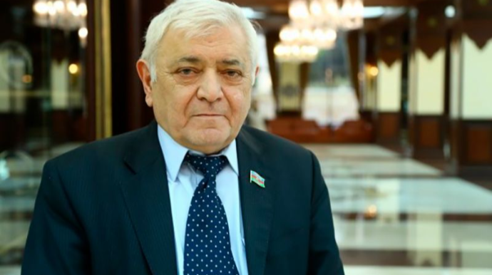 Aqil Abbas:  "Televiziyalarda arvadların boğuşması və həkimlərin reklamı daha çox yayımlanır"