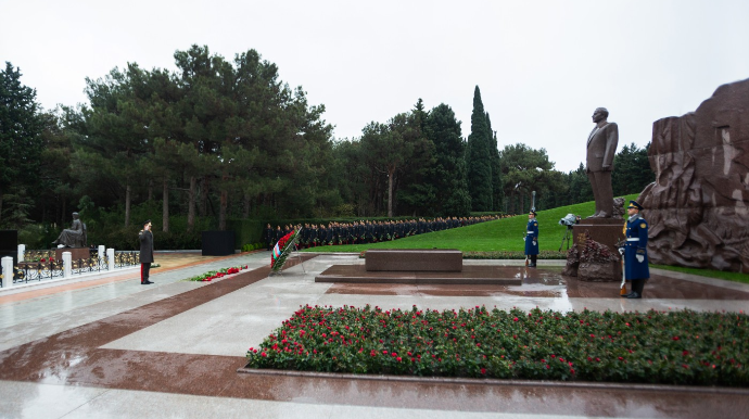 DİN-in əməkdaşları Fəxri xiyabanı ziyarət etdilər - VİDEO 