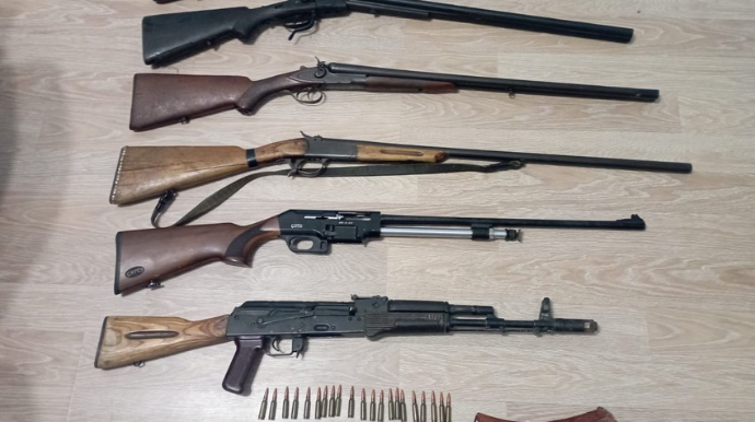 Şirvanda sənədsiz silah-sursatlar polis əməkdaşlarına təhvil verilib 