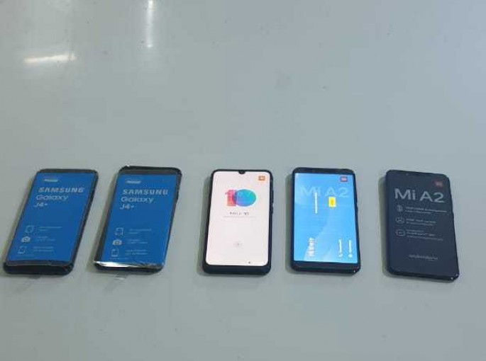 Avtomobildən qanunsuz mobil telefonlar aşkarlanıb - FOTO