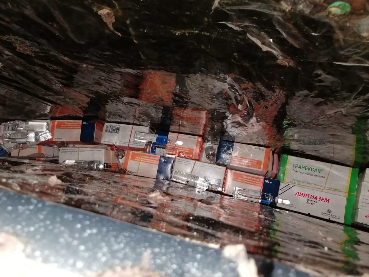 Avtomobildə dərman preparatlarını gizlədərək keçirməyə cəhd etdi - FOTO