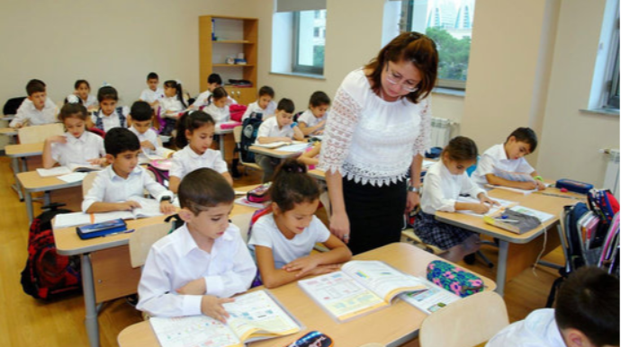 Sentyabrın 1-də bəzi məktəblərdə dərslər başlayır 