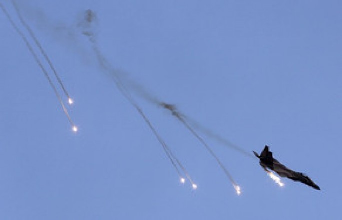 Qırıcılar hava limanı yaxınlığındakı obyektlərdən birini bombaladı